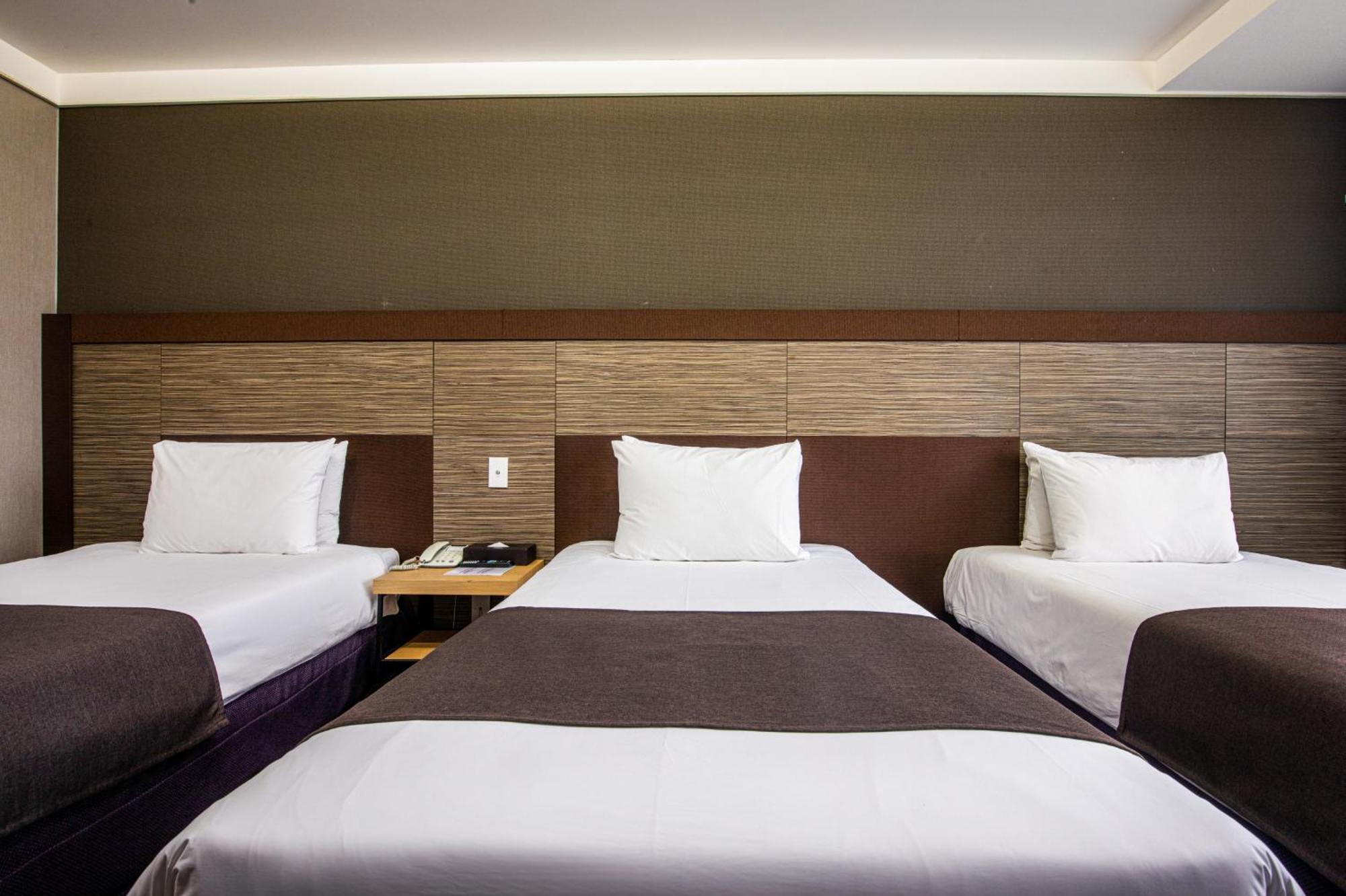 Eastern Hotel Jeju Seogwipo Zimmer foto