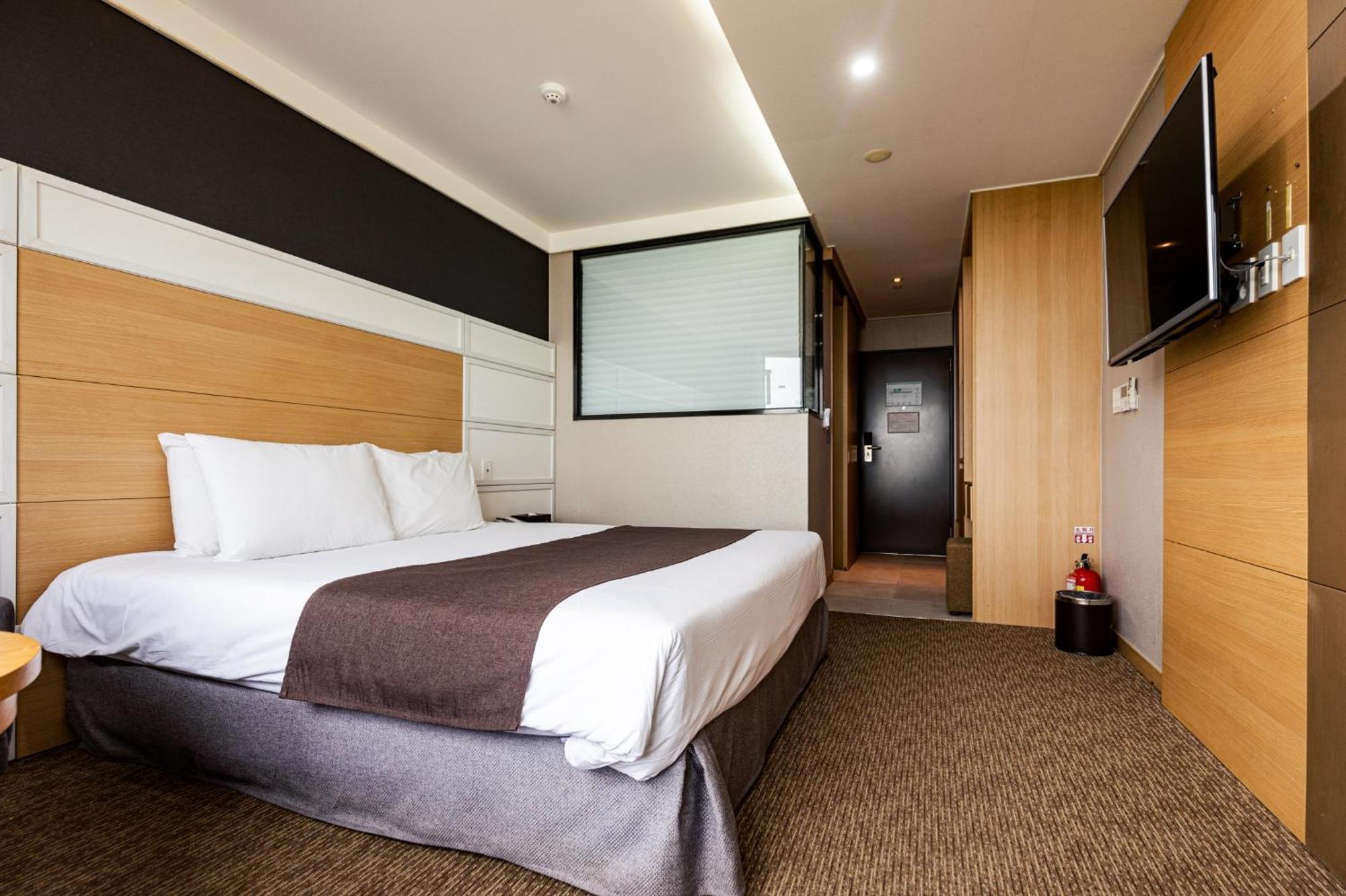 Eastern Hotel Jeju Seogwipo Zimmer foto