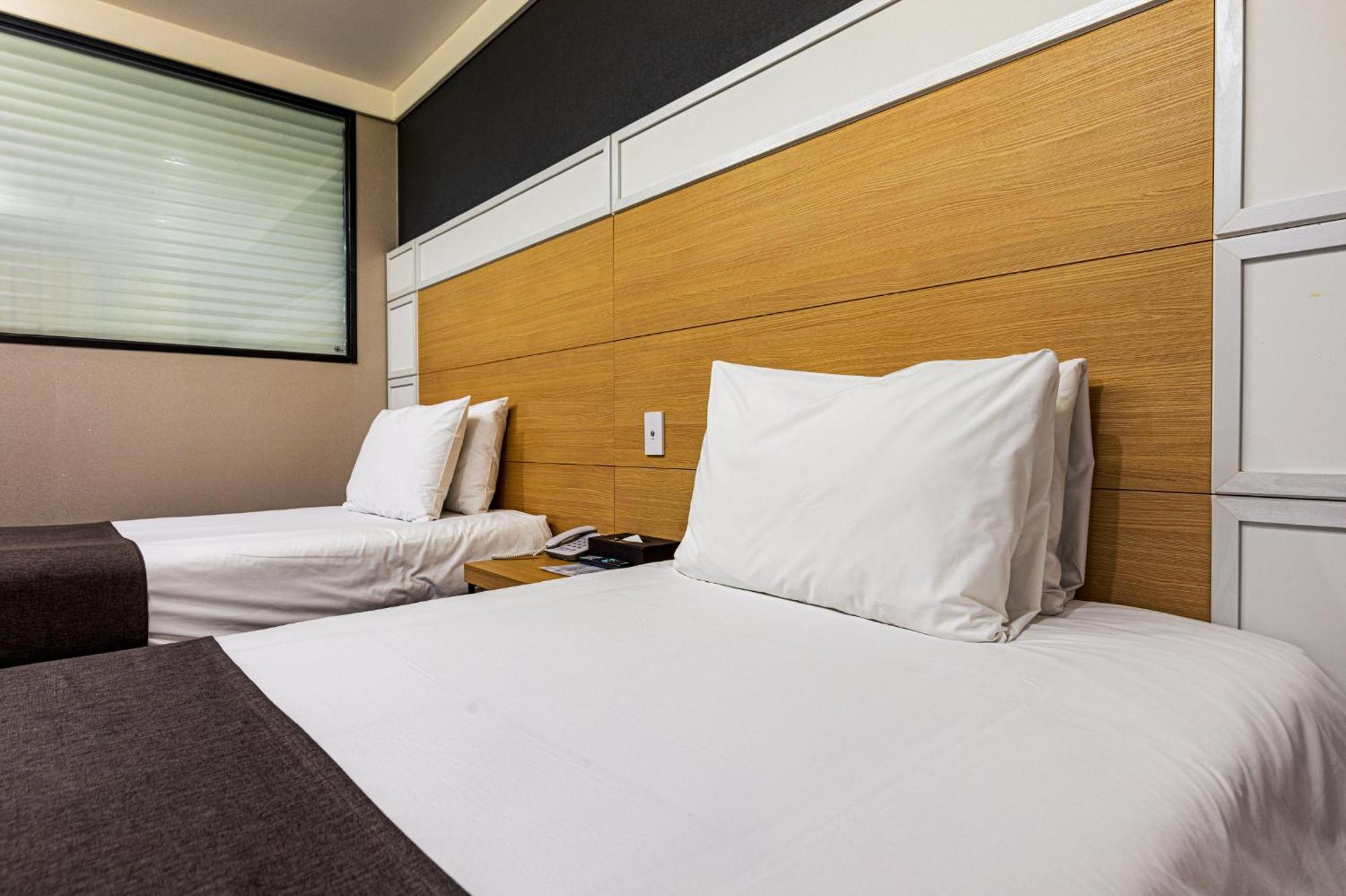 Eastern Hotel Jeju Seogwipo Zimmer foto