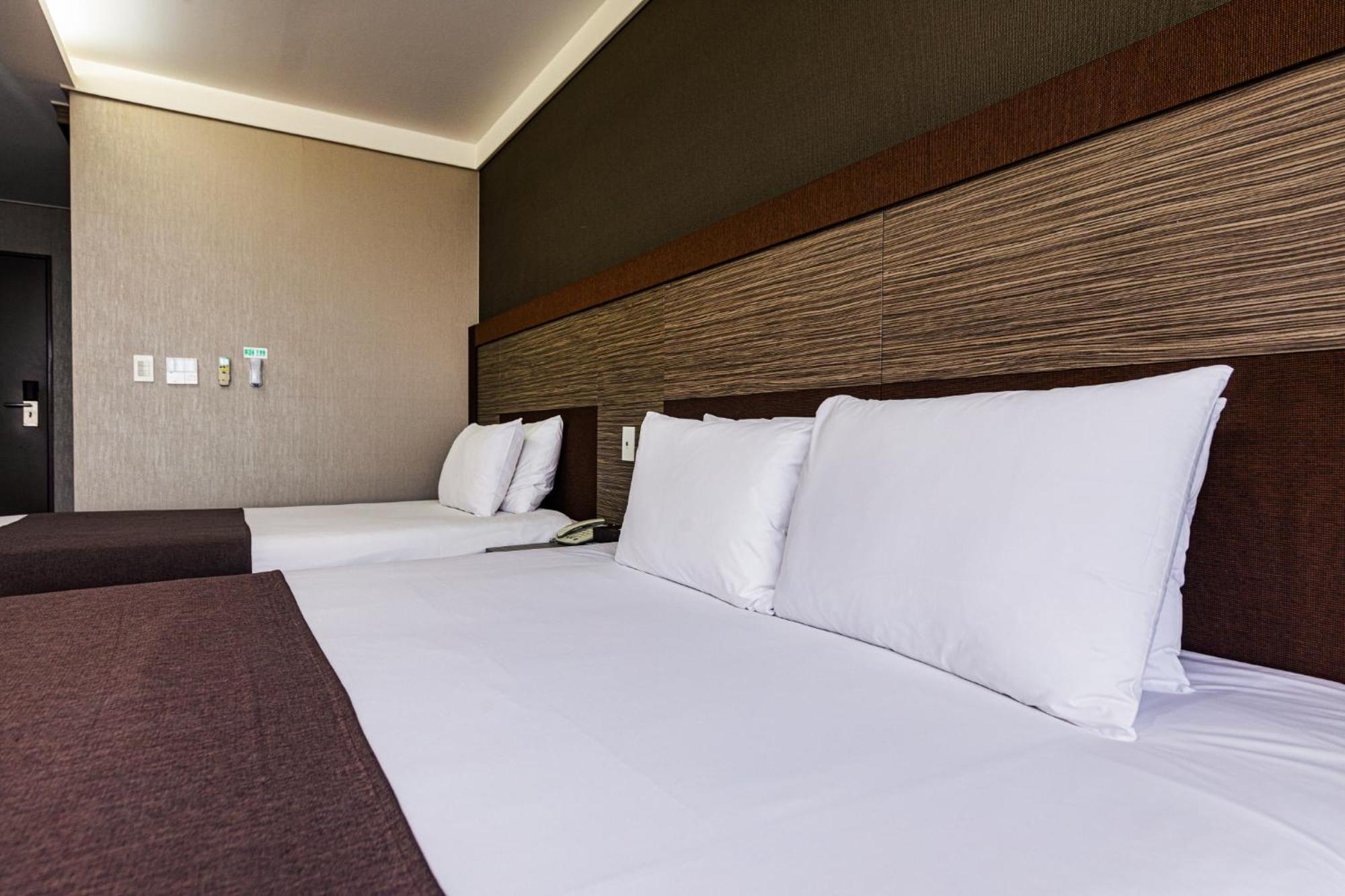 Eastern Hotel Jeju Seogwipo Zimmer foto